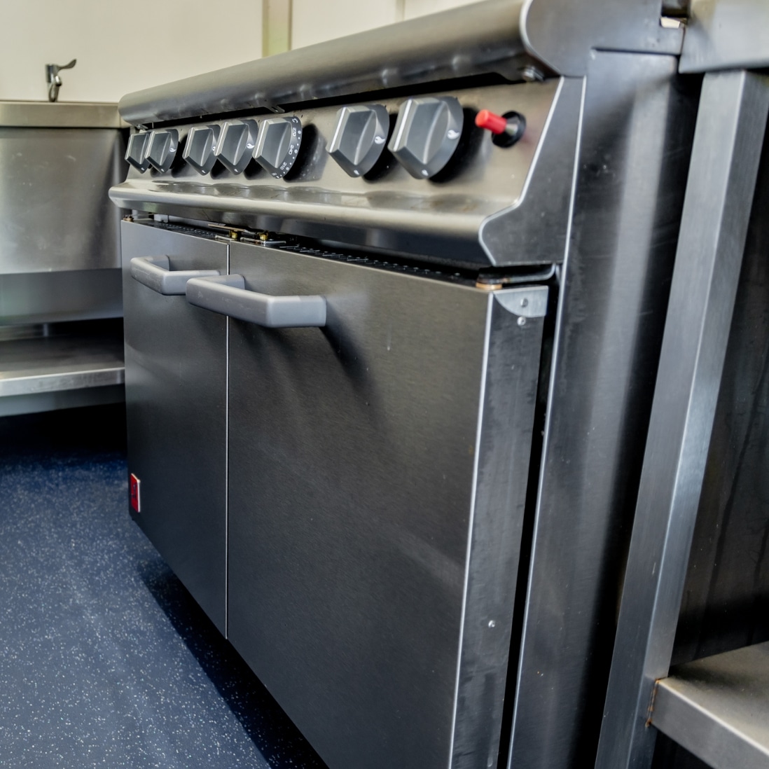 A Complete 2024 Guide to Commercial Kitchen Equipment-image-1